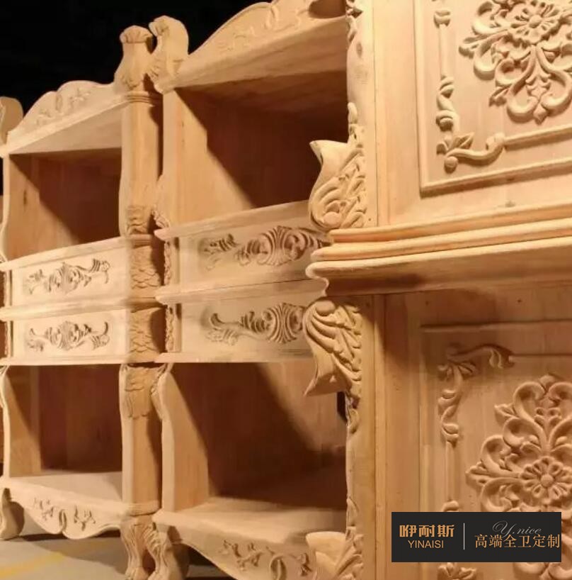 第十一步：木磨。把木頭表面的毛刺打磨掉，有小坑挖或黑疤的地方挖掉后填補(bǔ)起來(lái)、并打磨光滑。