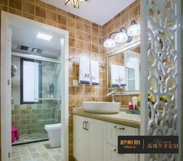 現(xiàn)在大多數(shù)衛(wèi)浴間設(shè)計(jì)是干濕分離式，將面盆獨(dú)立出來，且設(shè)置遠(yuǎn)離門口的地方，打造相對(duì)干燥的空間